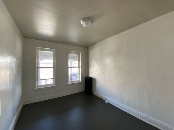 1042 W Market St #17257701