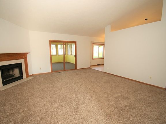 3rd image of 2752 Wintergreen Dr
