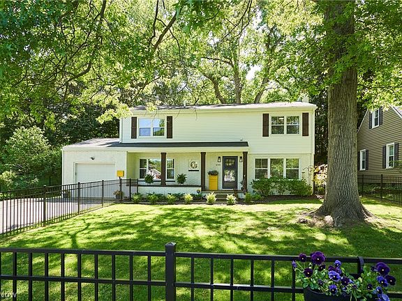 3rd image of 399 Mineola Ave