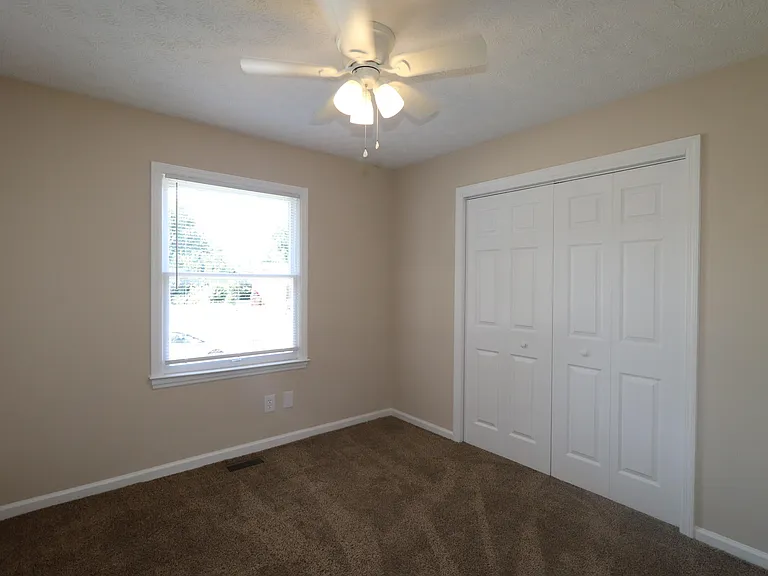 212 Foxwood Dr — Photo 11