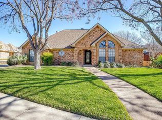 2404 Spring Valley Dr, Bedford, TX 76021