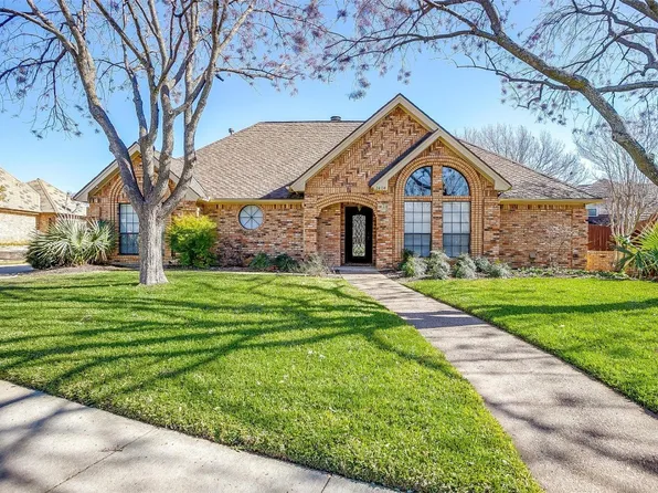 2404 Spring Valley Dr, Bedford, TX 76021