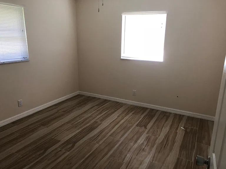 2215 Forest Dr — Photo 30