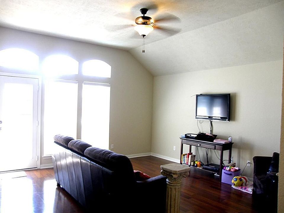 2nd image of 104 Garden Acres