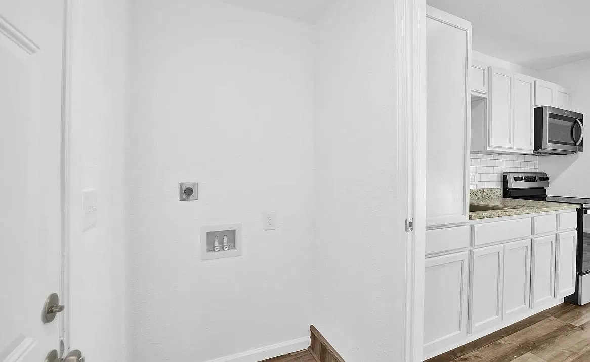 1415 N Phoenix Ave — Photo 3