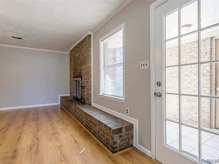 110 Diane Dr — Photo 10