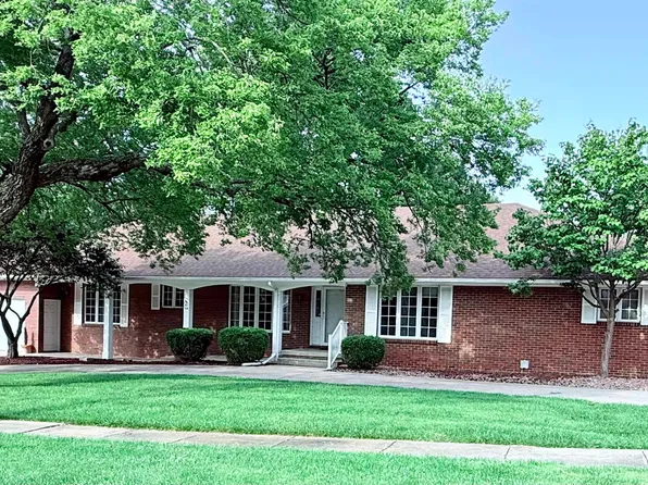 111 N Elm St, Marion, KS 66861