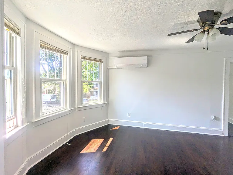 344 Roslyn Ave #2 — Photo 4