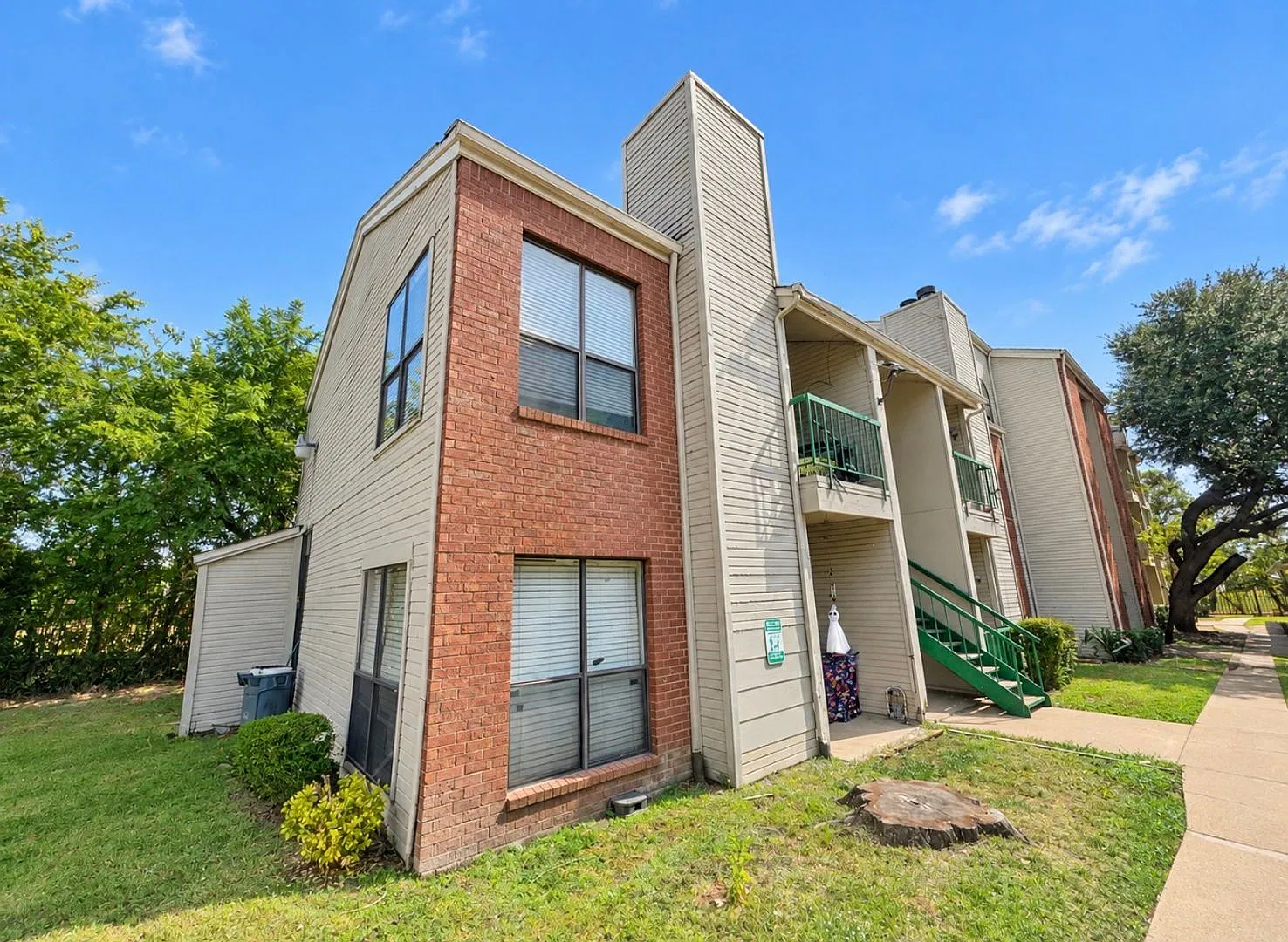 Near North Park Mall and Greenville Ave -1bd Condo! — Photo 4