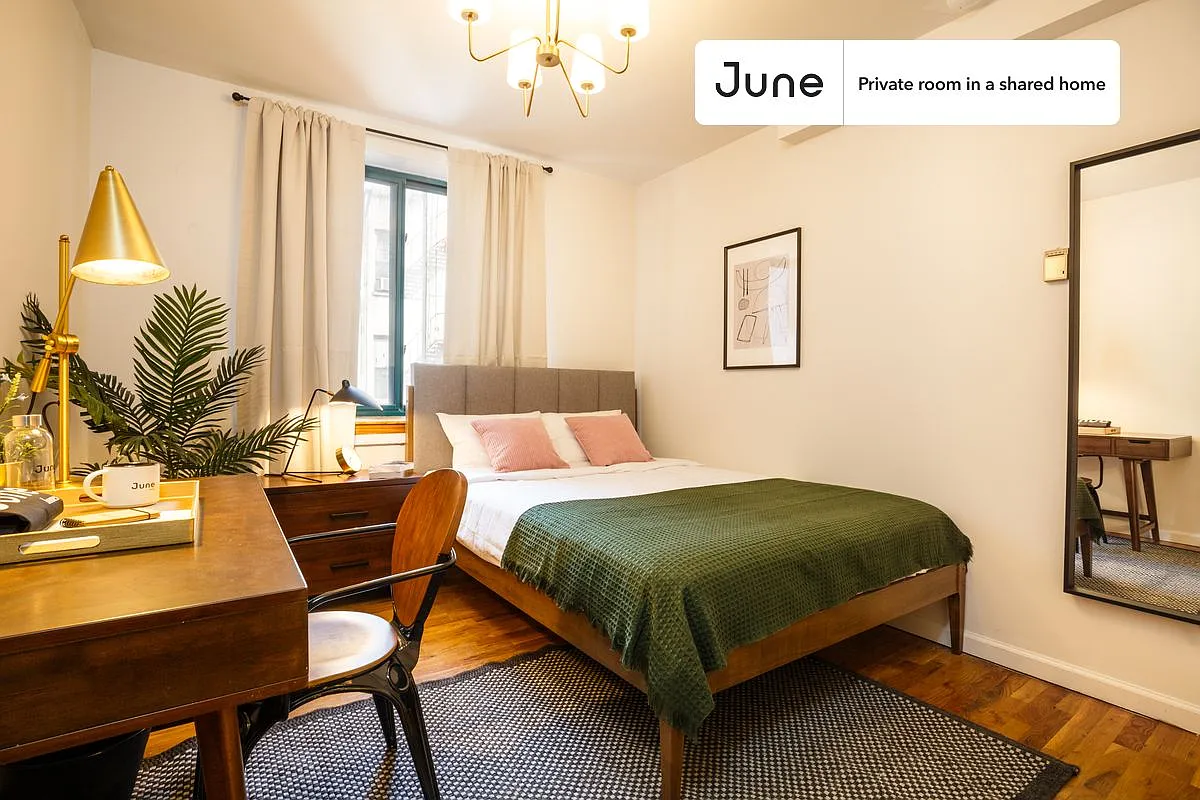 Queen bedroom in 5 bed/2 bath home in East Village #145 B — Photo 1