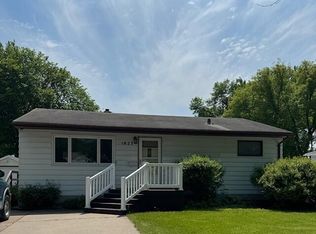 1823 10th Ave N, Grand Forks, ND 58203
