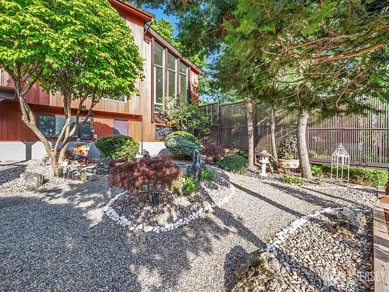 950 Sunset Rdg — Photo 45