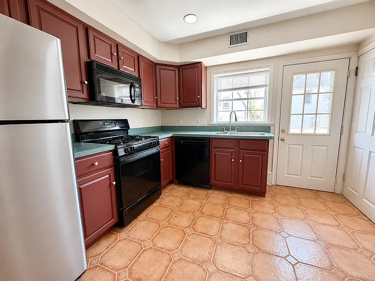 24 Chestnut Ave — Photo 6