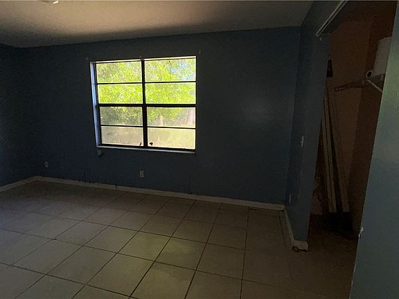 2nd image of 915 5th Ave