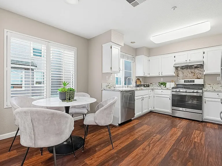 Kitchen and breakfast nook