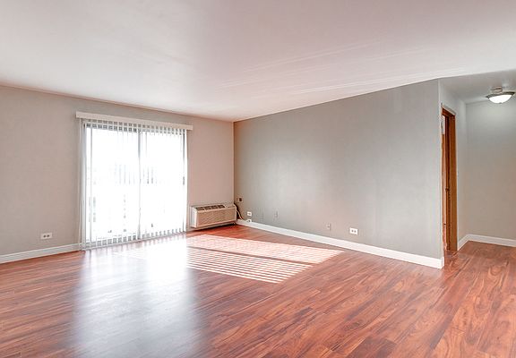 5th image of 690 E Liberty St APT 313