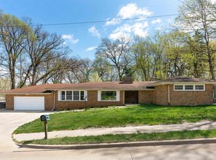 1218 S Ironwood Dr, Mishawaka, IN