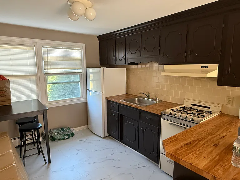 174 Tyngsboro Rd — Photo 8