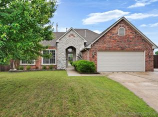11709 S Forest Ct, Jenks, OK 74037