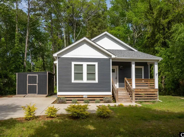 135 Scarborough St, Manteo, NC 27954