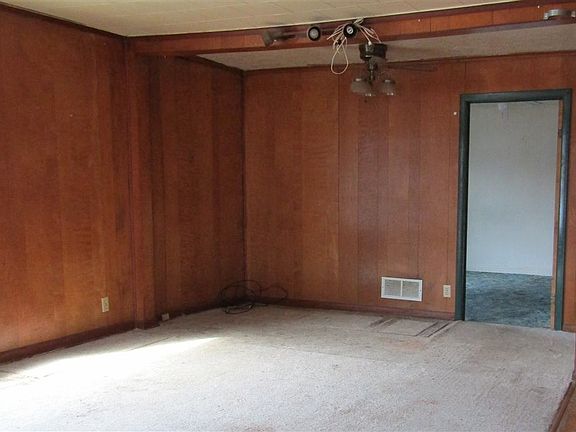 Spacious living room