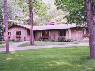 427 Woodhaven Ct, Sheboygan, WI 53081