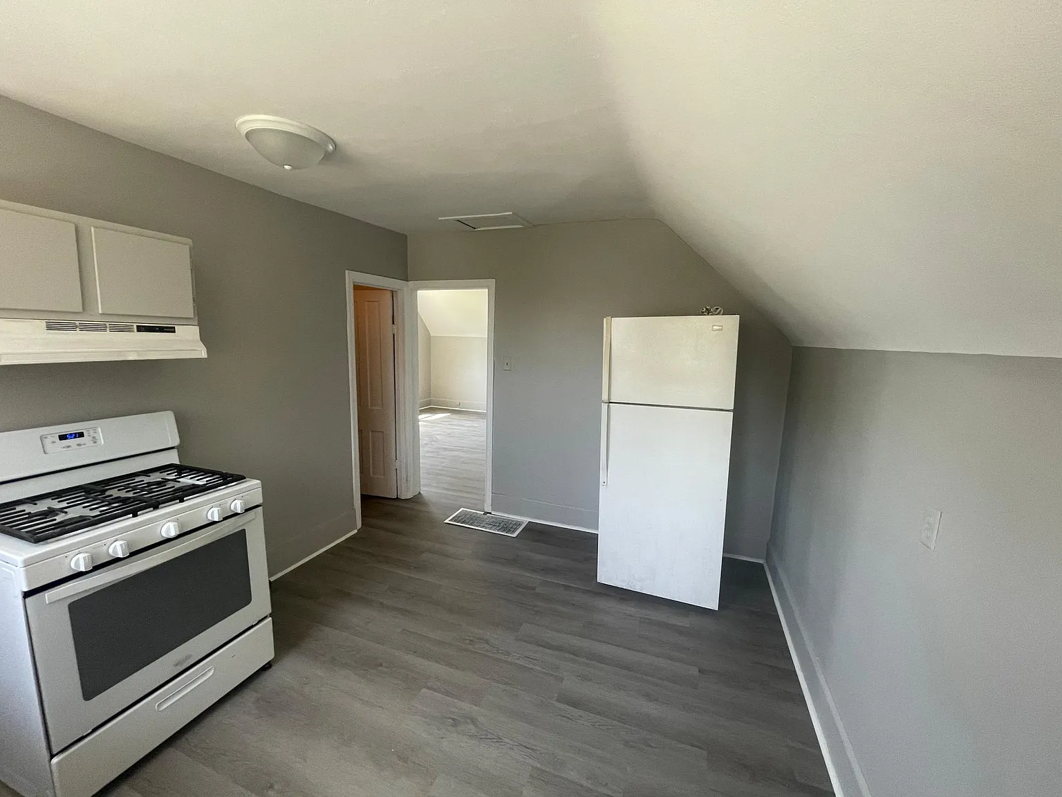 1 bed, 800 sqft, $900 — Photo 3