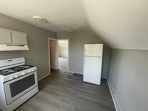 3rd image of 1395 S Kensington Ave #2