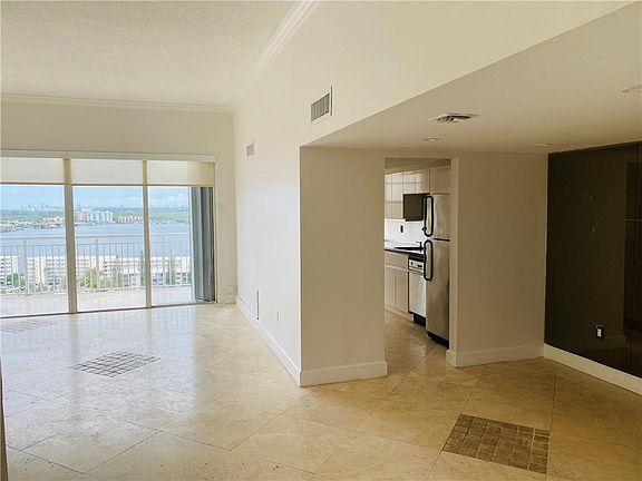 5th image of 18021 SE Biscayne Boulevard #PH4