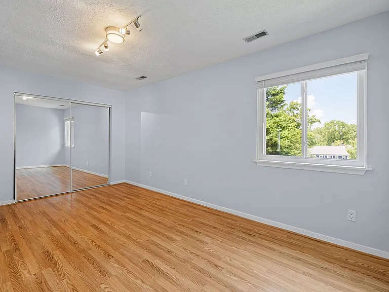 2087 Airy Cir — Photo 22