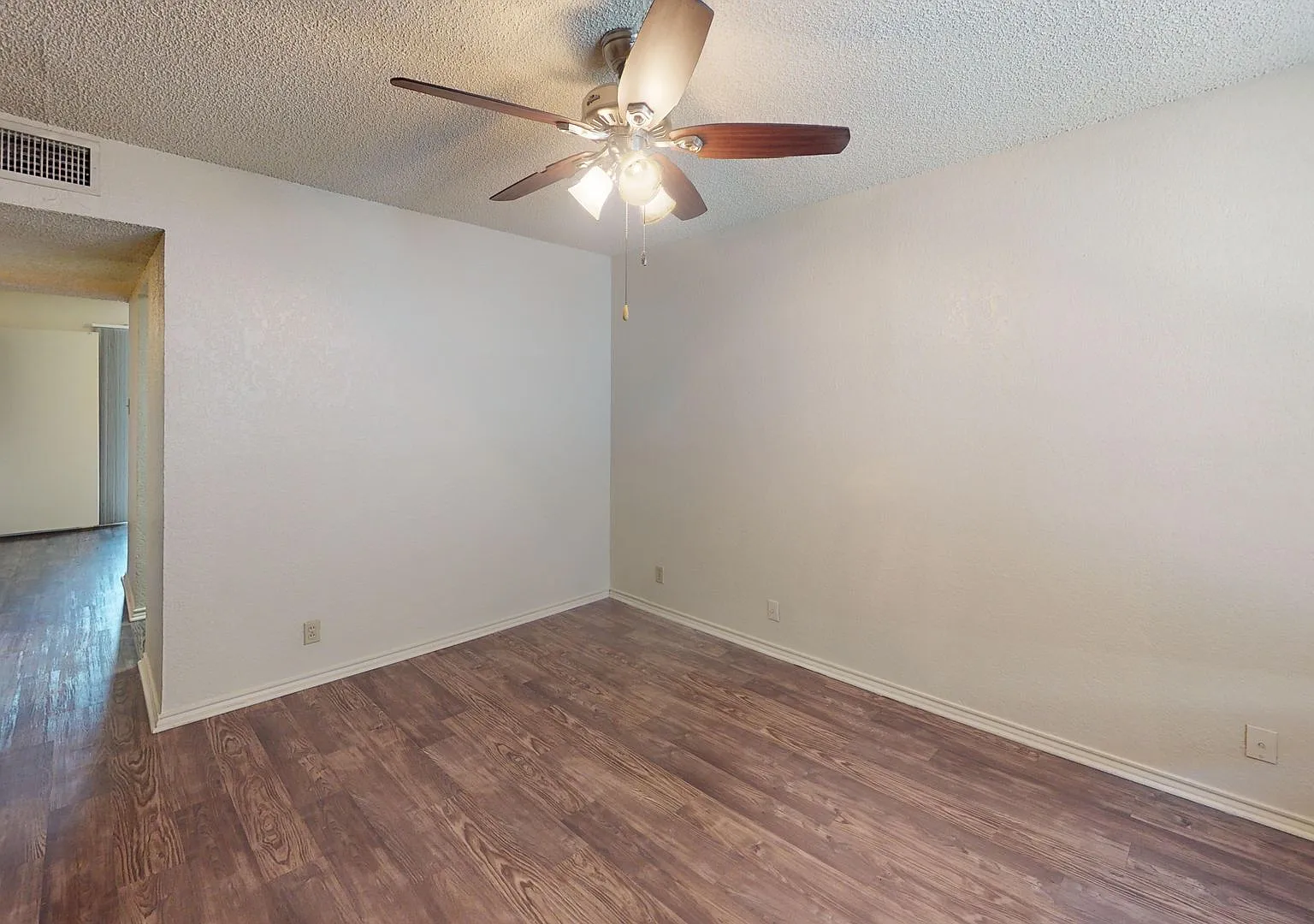 Sleepy Hollow Townhomes — Photo 4