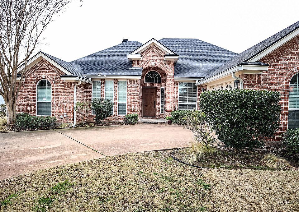 1st image of 904 Queen Elizabeth Dr