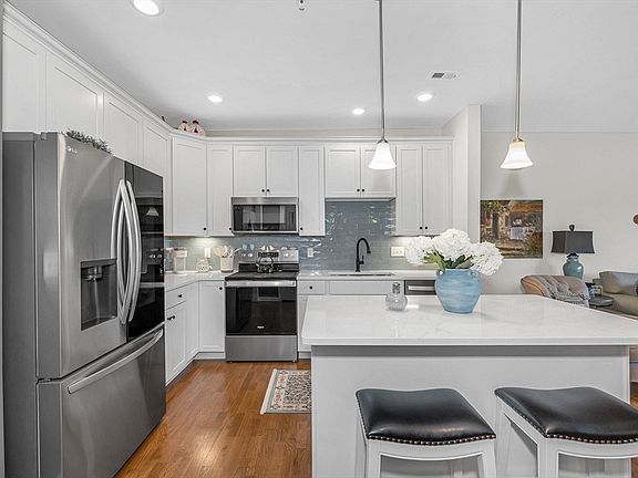 3rd image of 3112 Peters Farm Way #112