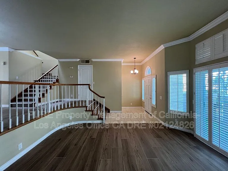 2300 Maple Ave #44 — Photo 4