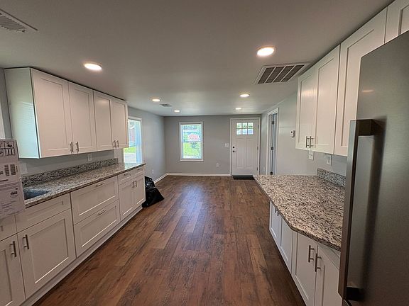 3rd image of 206 Hillcrest Dr
