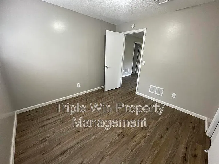3125 Saint Catherine St — Photo 23