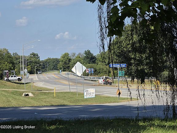 3rd image of 2047 Waddy Rd