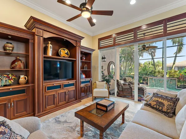 9581 Via Grande W, Wellington, FL 33411