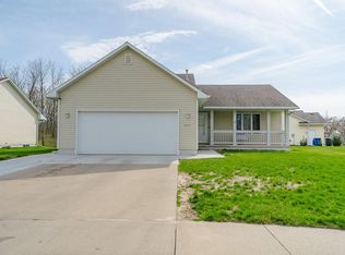 2515 Grand River Dr, Des Moines, IA 50320