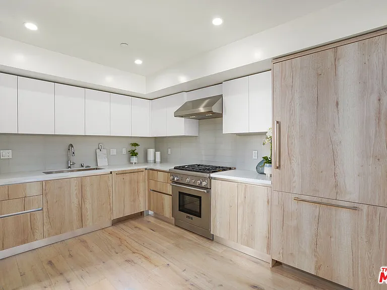 8210 Fountain Ave #302 — Photo 4