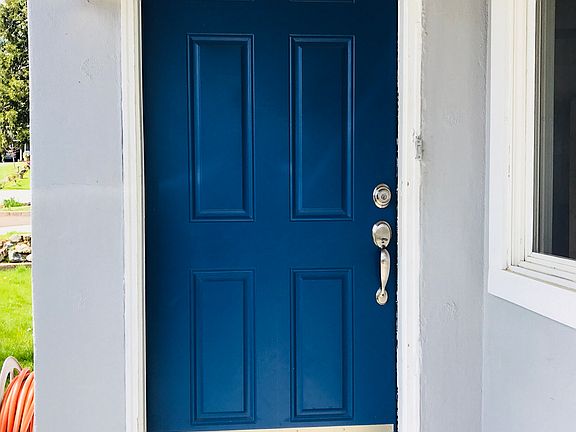 2nd image of 924 Pioneer St