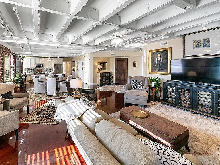 535 Locust St #303 — Photo 4