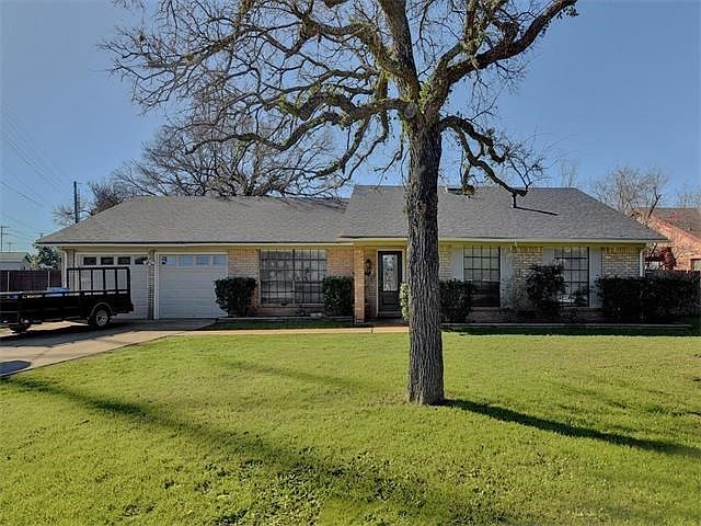 Front of House - Huge Lot