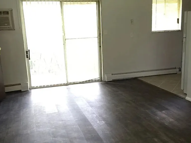 1330 W Hillcrest Ave — Photo 5