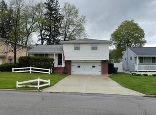 1549 Fairfax Rd, Akron, OH 44313