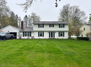 31 Hillrise Dr, Penfield, NY 14526