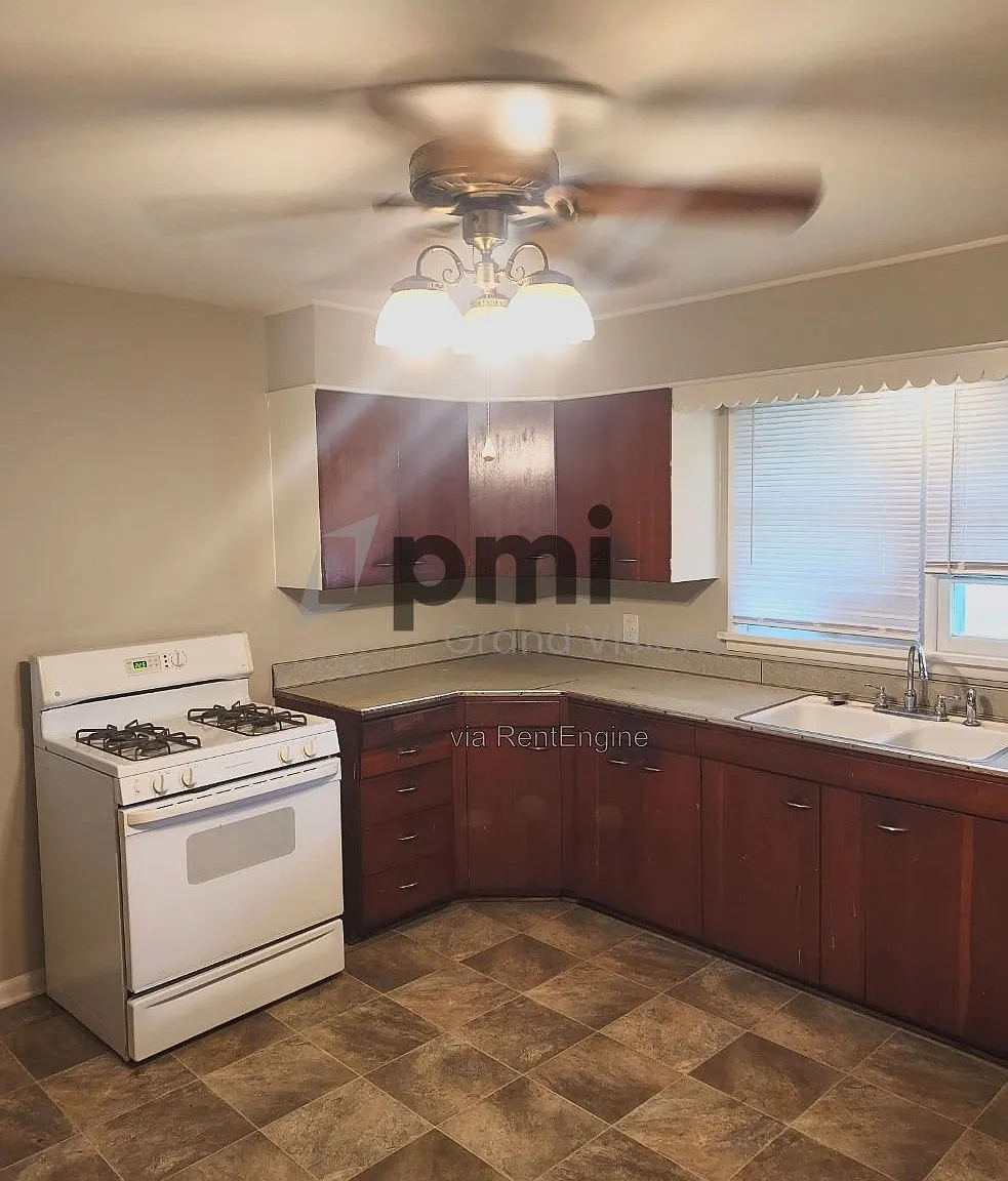 2 bed, 1.0 bath, 1008 sqft, $985 — Photo 4