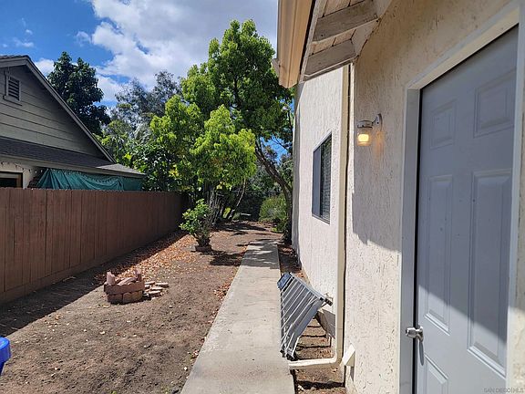 4th image of 11774 Lake Grove Ct