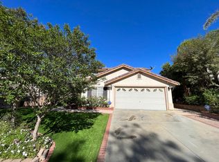 12212 Edgecliff Ave, Sylmar, CA 91342