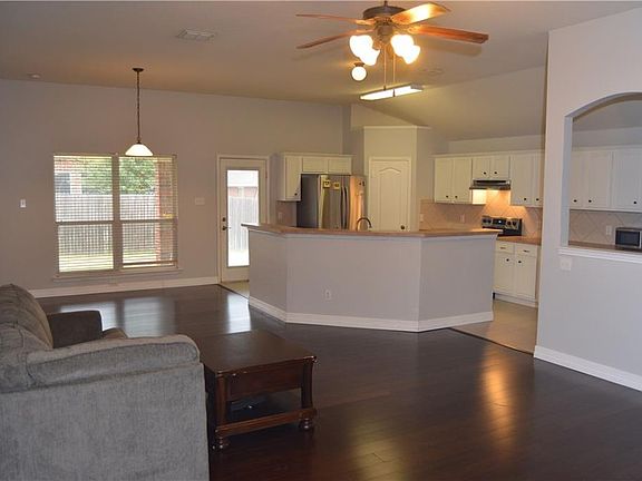 3rd image of 3701 Vista Greens Dr